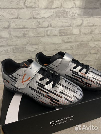 Детские футбольные бутсы