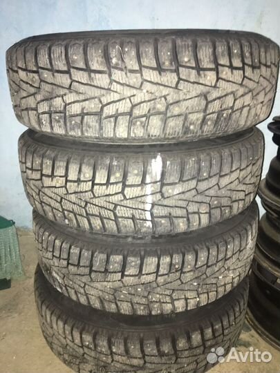 Roadstone Winguard Spike 185/65 R15 92T