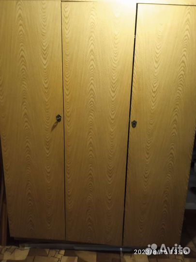 Шкаф трехстворчатый бу