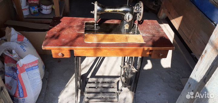 Швейная машина