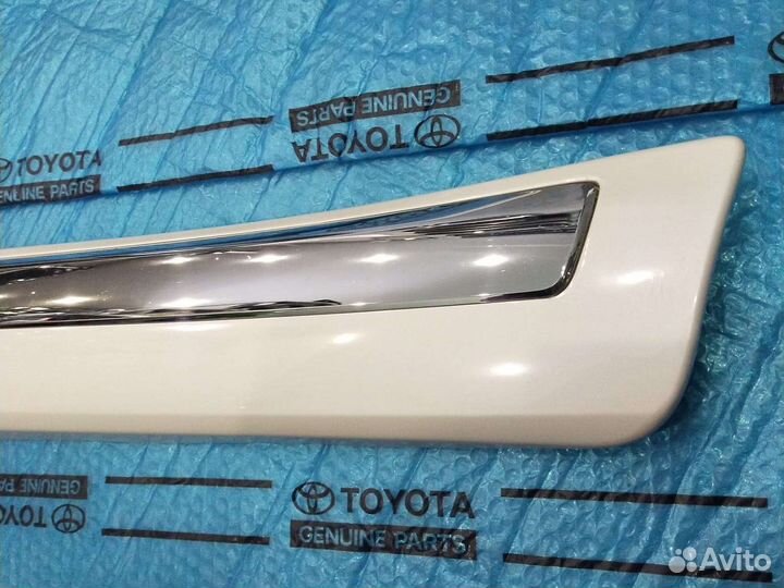 Молдинг Ленд Крузер 200 задней L двери белый перл