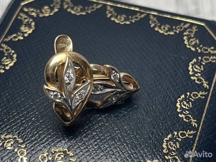 Золотые серьги 585 пробы массой 3 грамма