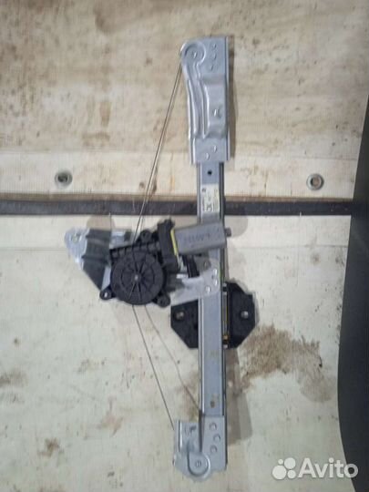 Стеклоподъемник правой двери Renault Sandero 2