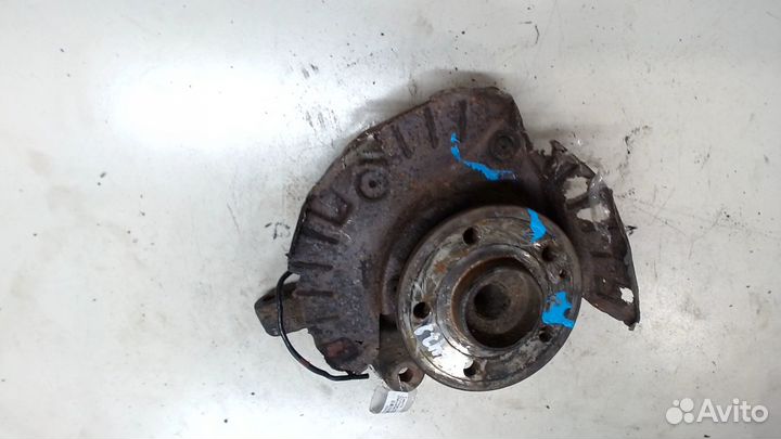 Ступица (кулак, цапфа) правая передняя Mercedes Vito W639