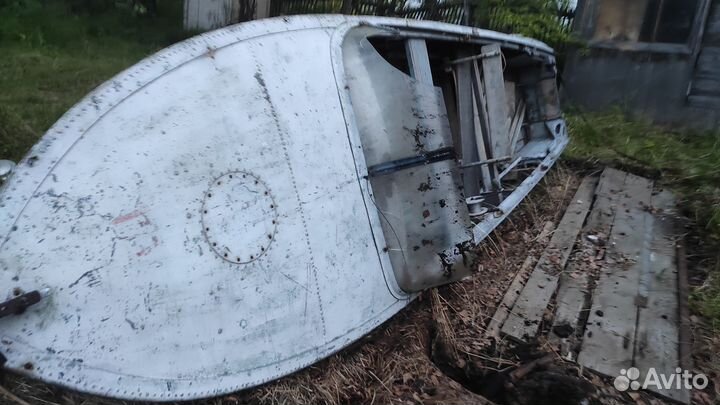 Моторная алюминиевая лодка с веслами