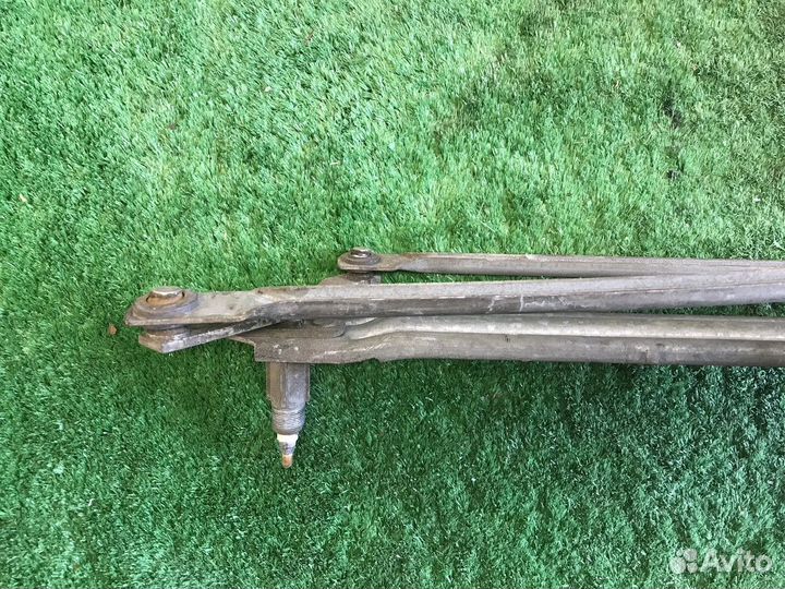 Трапеция стеклоочистителей с моторчиком