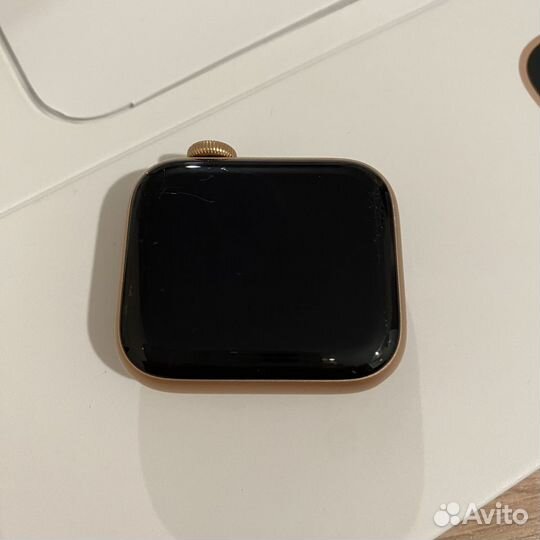 Apple Watch SE. 40mm. Gold