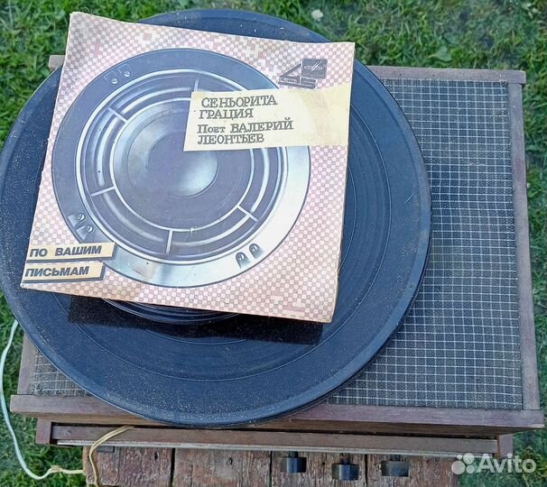 Проигрыватель винила Россия-323 с пластинками