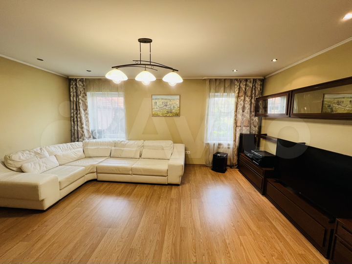 Коттедж 497 м² на участке 12 сот.