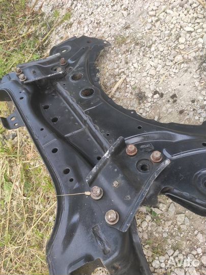 Подрамник передний Toyota Rav 4 XA30 2.0 2012