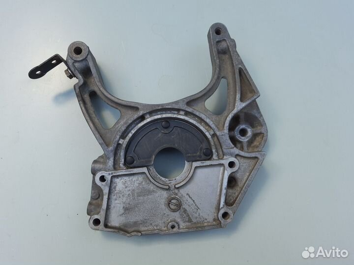 Крышка двигателя Dodge Caravan 2 V6 3.0 6G72