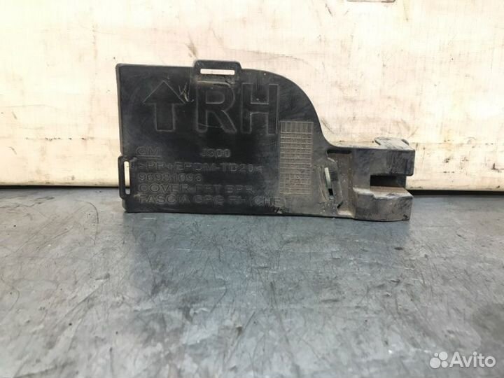 Заглушка бампера передняя правая Chevrolet Cruze