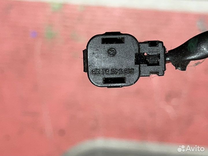 Мерседес 202,220 штекер свечи накаливания