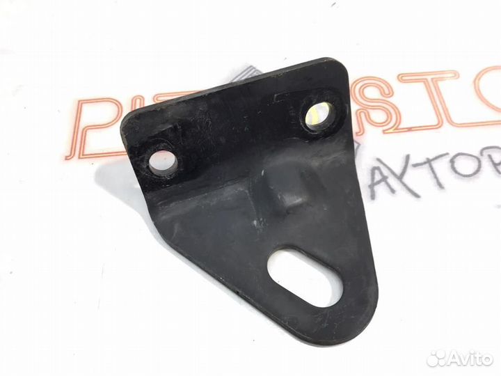 Крюк буксировочный Toyota Windom (MCV30) 2001-2004