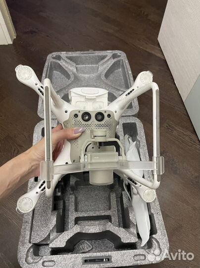 Квадрокоптер dji phantom 4 pro v2