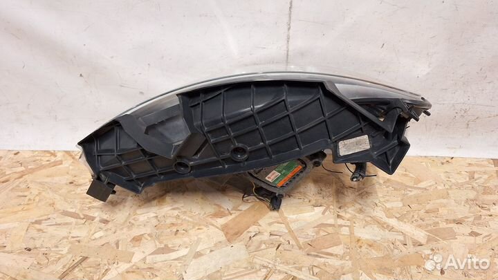 Фара левая Lincoln MKS 2009-2012 VP8A5X-13A045-A