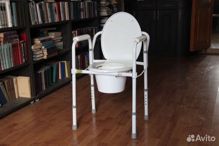 Складное санитарное кресло-туалет