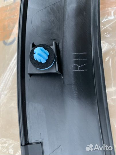 Накладка новая крыла задняя правая mazda оригинал