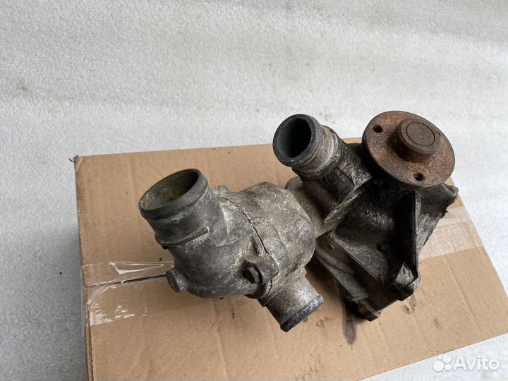 Помпа Mercedes 124 M103