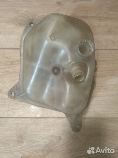 Бачок расширительный Audi 80 B3 / Б3