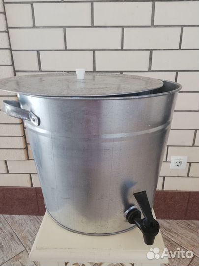 Бак для воды с краном и крышкой 32л. оцинкованный