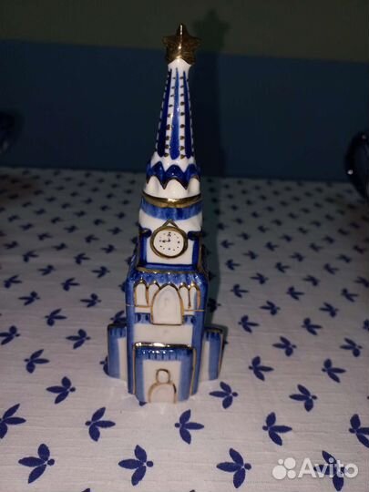 Кремль гжель в золоте