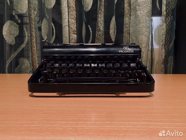 Печатная / пишущая машинка 