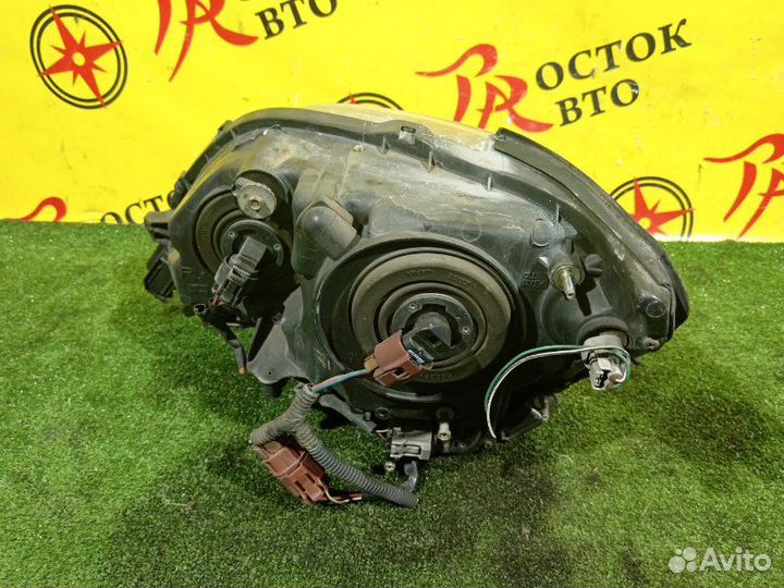 Фара передняя правая Toyota Harrier MCU10W 1MZ-FE