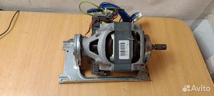 Двигататель стиральной машины Bosch
