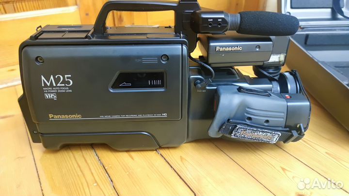 Видеокамера Panasonic M25