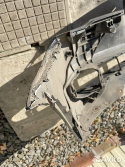 Передний бампер под восстановление (BMW f10)