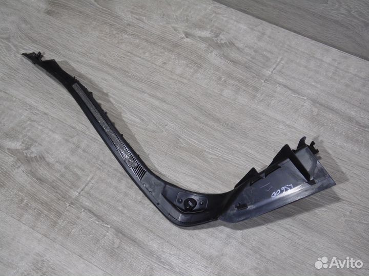 Накладка под стоп сигнал Лексус лс