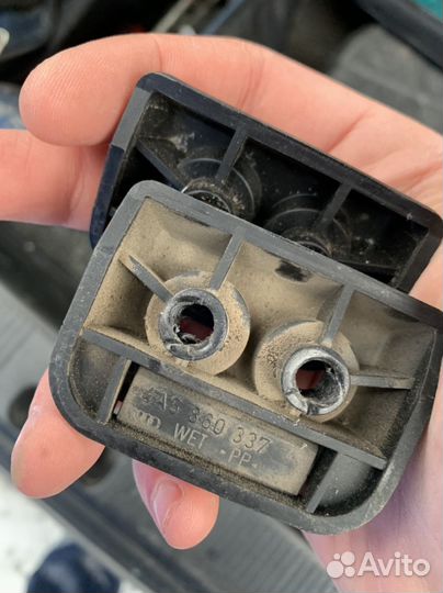 Крепления знака Ауди 100с4