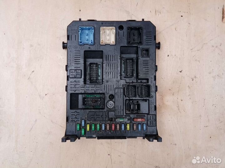 Блок предохранителей (BSI) Peugeot Citroen