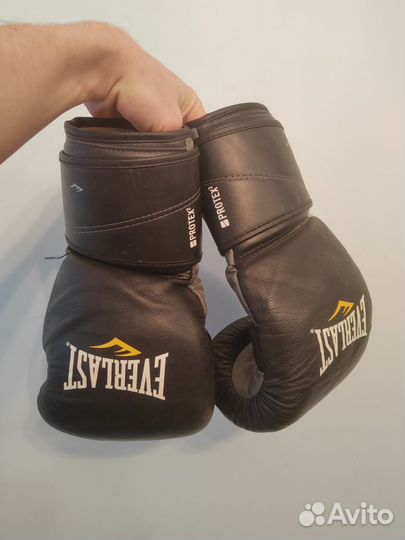 Боксерские перчатки