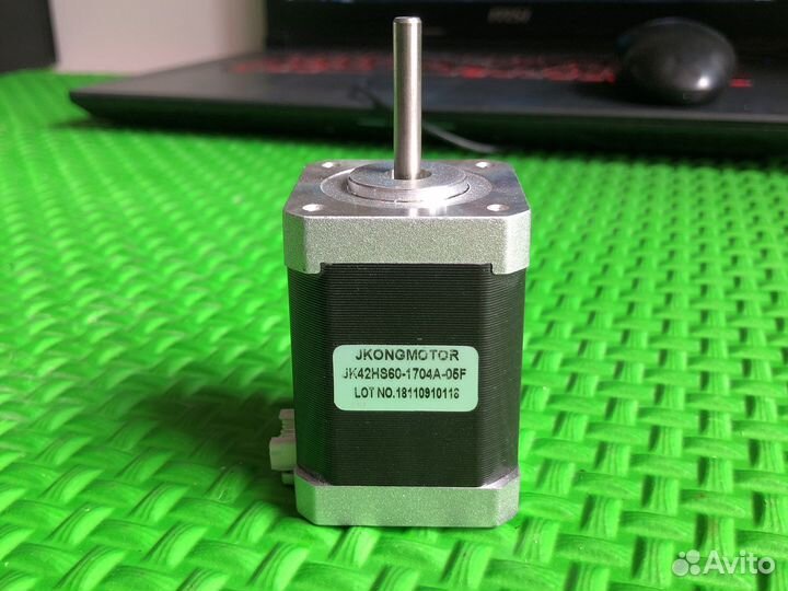 Шаговый двигатель