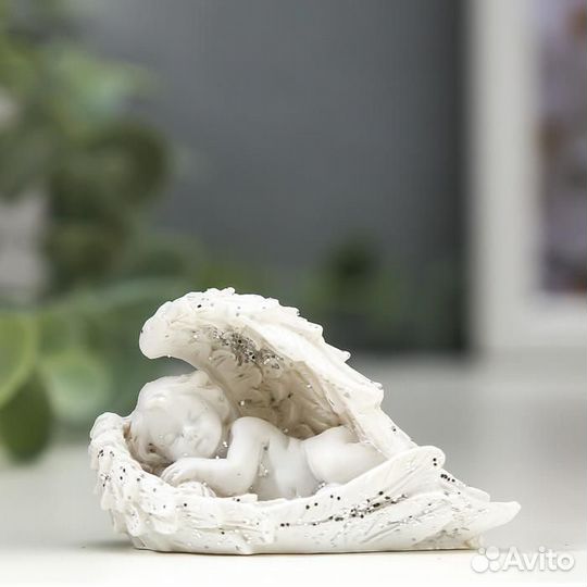 Сувенир полистоун 'Белоснежный ангел укрывшийся кр