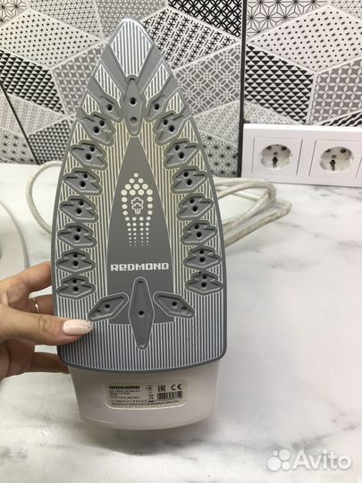 Утюг redmond