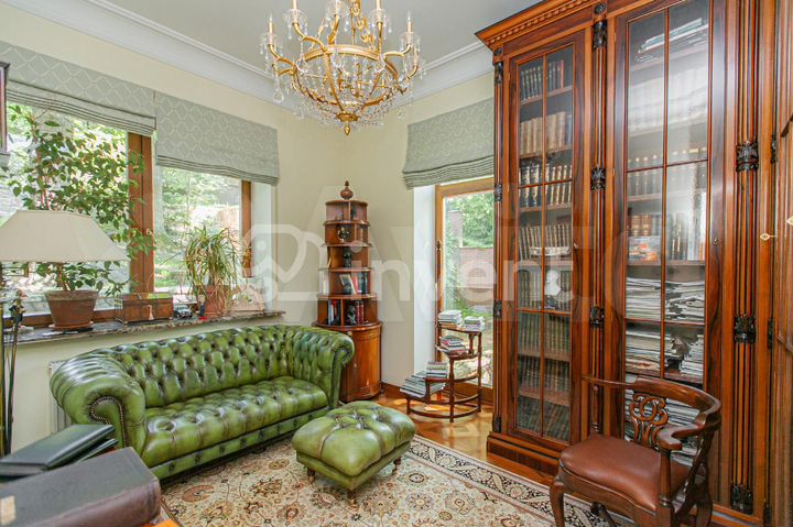 Дом 460 м² на участке 20 сот.