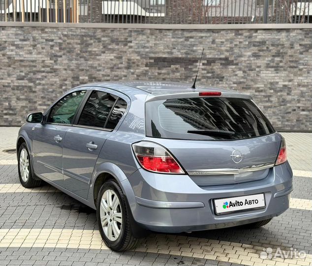 Opel Astra 1.8 AT, 2008, 205 210 км