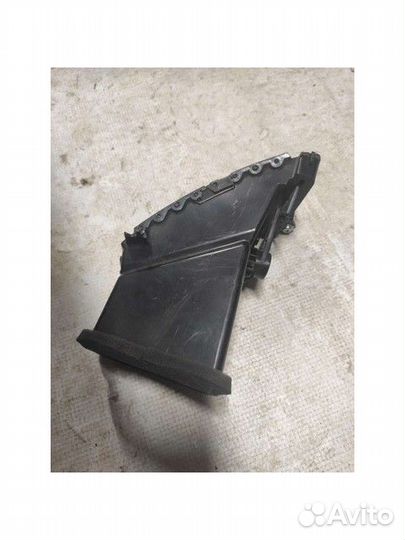 Дефлектор воздуховод в торпедо Mitsubishi Pajero