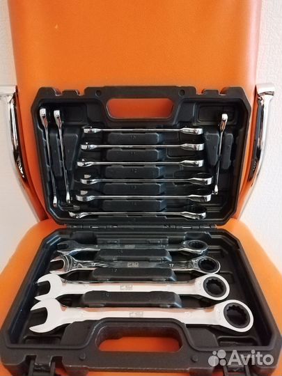 Набор ключей с трещеточным механизмом