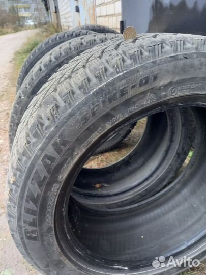 Bridgestone Blizzak Spike-01 205/55 R16