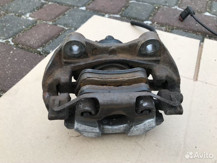 Суппорт левый задний на Mercedes W211 2.2 CDI