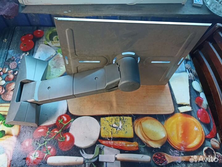 Кронштейн для телевизора поворотный