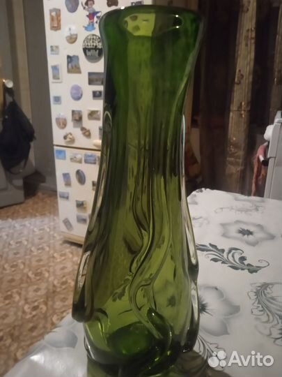 Старинная ваза стекло,зелёное