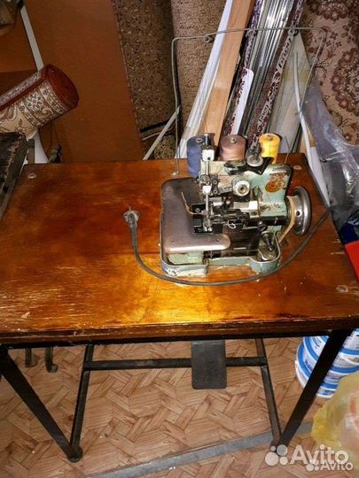 Швейные машинки 22 кл. строчная и 51 кл. оверлок н
