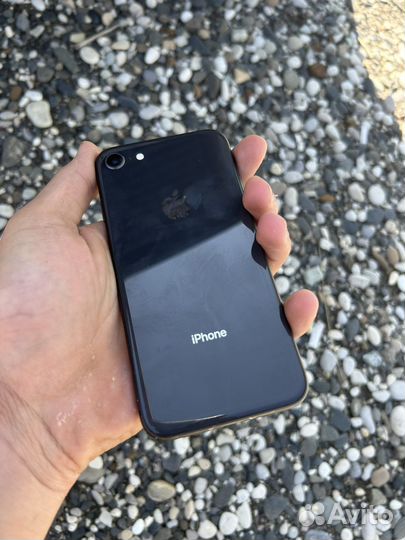 Телефон iPhone 8