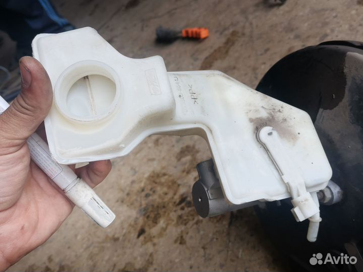 Главный тормозной цилиндр Mazda 3 Bk