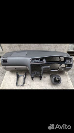 Передняя панель Торпеда Toyota Mark2 100